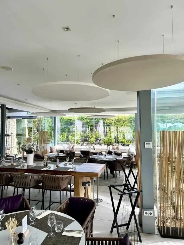 Photo - Impact des Solutions Acoustiques sur l’Expérience Client dans les Restaurants - Fabrication de solutions acoustiques écologique et biosourcées Toute le france - Lina