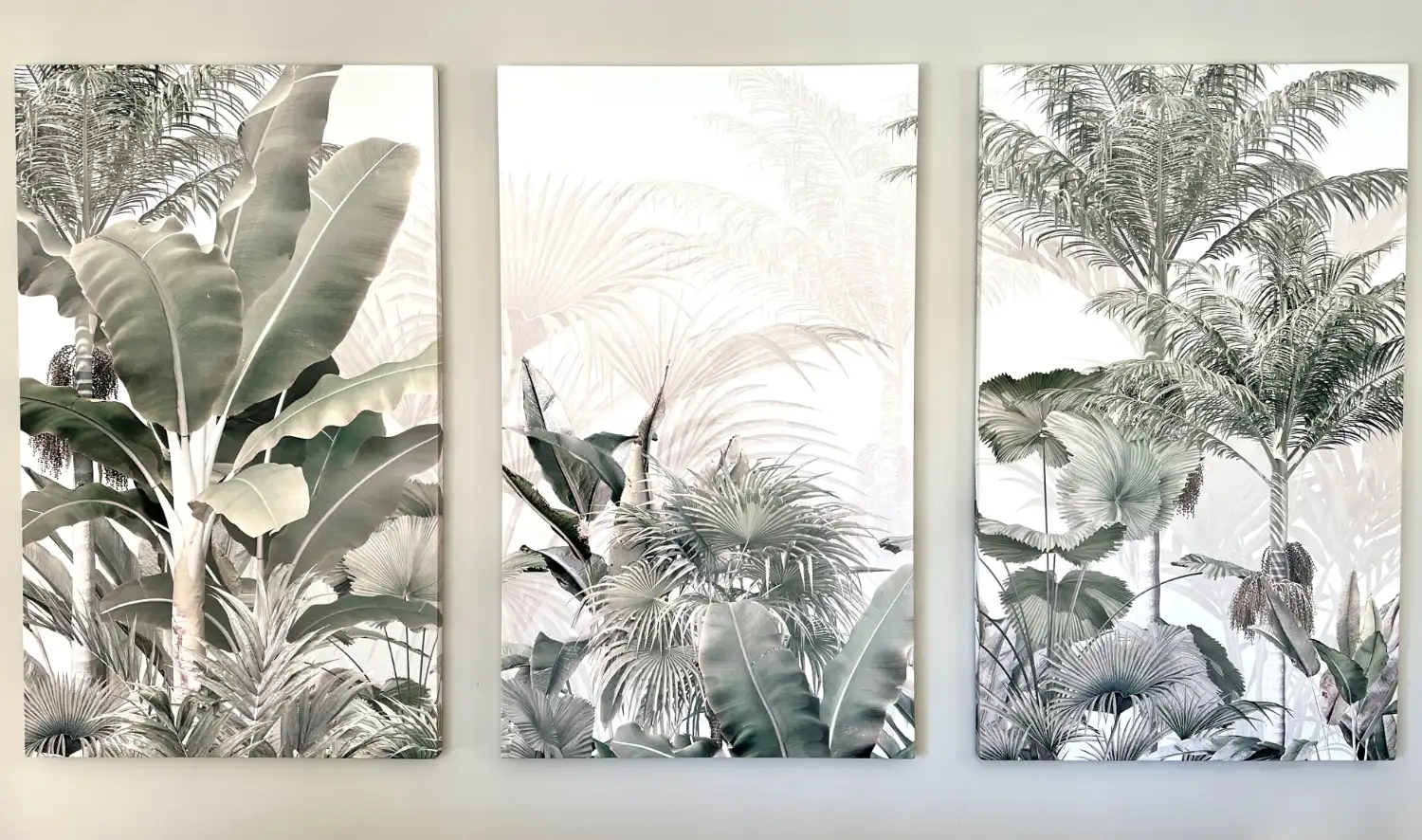 Triptyque de panneaux acoustiques décoratifs dans un séjour