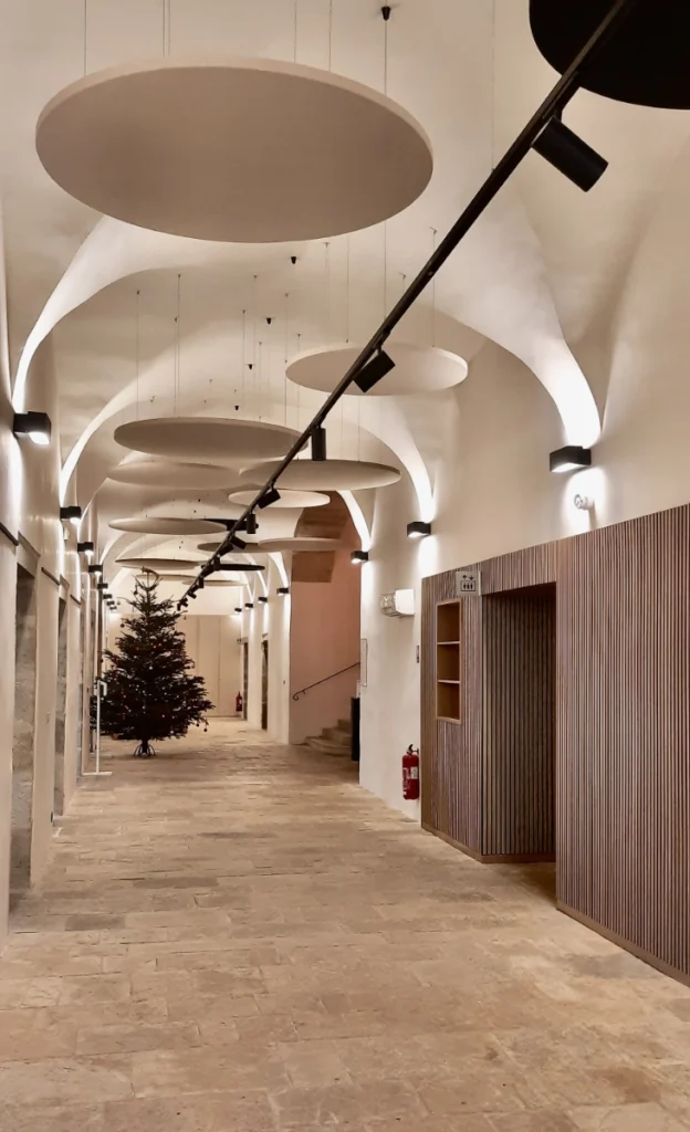 Traitement acoustique à la Cité Bessières de Cahors : des panneaux ORBIS pour allier confort sonore et design